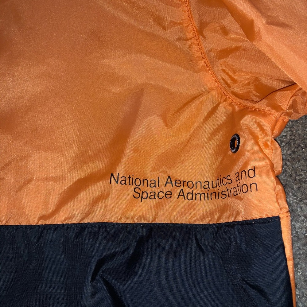 Windbreaker - Picture 8 of 8